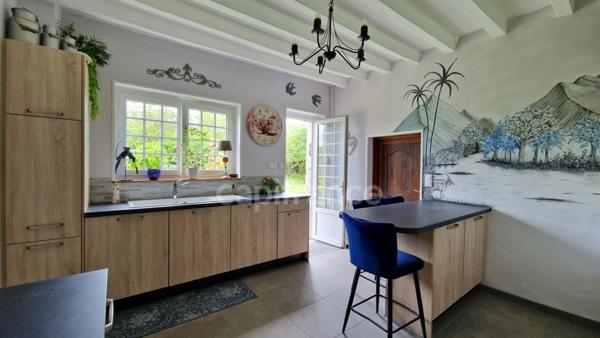 Dpt Essonne (91), à vendre proche de Méréville propriété 8 pièces avec maisonnette, jardin clos, cave et garage