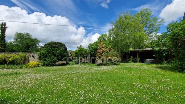 Dpt Essonne (91), à vendre proche de Méréville propriété 8 pièces avec maisonnette, jardin clos, cave et garage