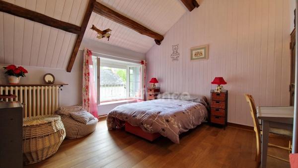 Dpt Essonne (91), à vendre proche de Méréville propriété 8 pièces avec maisonnette, jardin clos, cave et garage