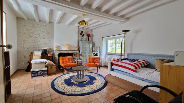 Dpt Essonne (91), à vendre proche de Méréville propriété 8 pièces avec maisonnette, jardin clos, cave et garage