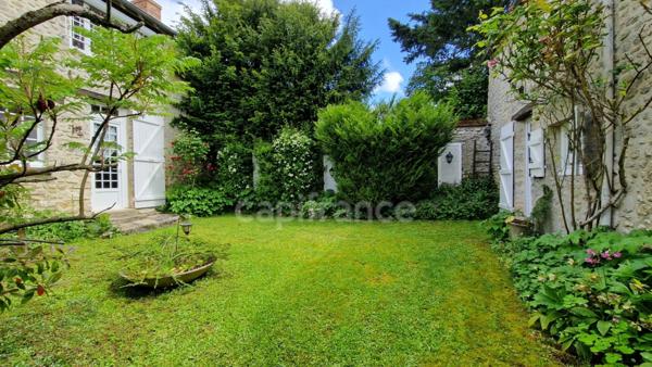 Dpt Essonne (91), à vendre proche de Méréville propriété 8 pièces avec maisonnette, jardin clos, cave et garage