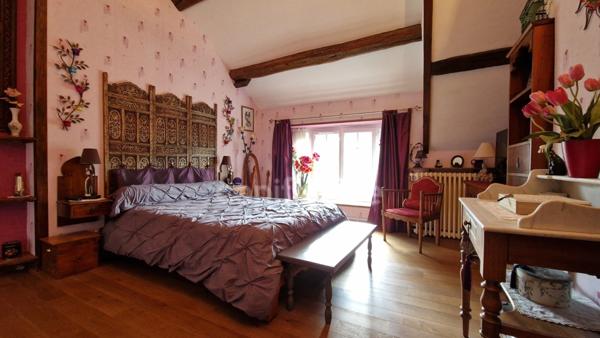 Dpt Essonne (91), à vendre proche de Méréville propriété 8 pièces avec maisonnette, jardin clos, cave et garage