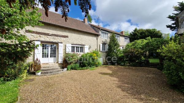 Dpt Essonne (91), à vendre proche de Méréville propriété 8 pièces avec maisonnette, jardin clos, cave et garage