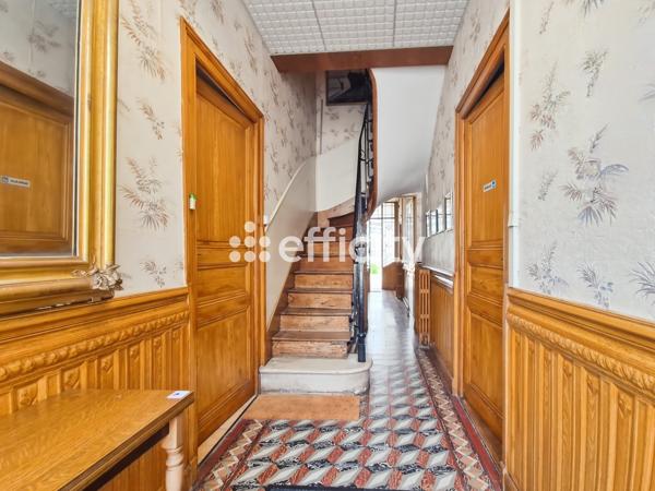 Maison
         7 pièces
        - 211 m² Exclusivité 314 900 € *