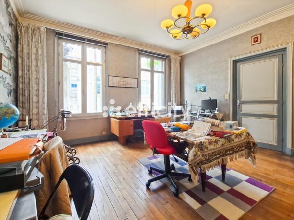 Maison
         7 pièces
        - 211 m² Exclusivité 314 900 € *