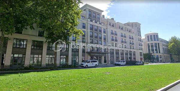*** STUDIO - SPECIAL INVESTISSEUR - RESIDENCE RELAIS SPA VAL D'EUROPE ***

à Chessy, à seulement quelques minutes à pied des parcs Disneyland Paris, du centre commercial Val d'Europe et à quelques minutes à pied de la gare RER A Val d'Europe (accès direct à Paris), je vous propose cet appartement type studio, au sein d'une résidence de tourisme.
Appartement type studio de 23 m² meublé et équipé / tout confort.

Que le bien soit occupé ou non vous percevrez vos loyers dès l'acquisition : produit idéal grâce à une rentabilité sécurisée par des loyers stables.
Exonération d'impôt sur vos revenus locatifs.

• Loyers annuels HT perçus en 2025 : 5 355 €

• Gestionnaire : Réside Etudes

L'établissement Relais Spa Val d'Europe propose une offre de services complète : accueil, espace bien-être avec spa et piscine intérieure, salle de fitness, petit-déjeuner, restaurant, Wi-Fi, parking et services hôteliers.

Vous désirez en savoir plus ?

Contactez-moi pour programmer une visite !
07 67 58 87 50