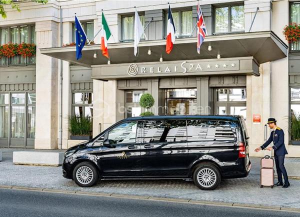*** STUDIO - SPECIAL INVESTISSEUR - RESIDENCE RELAIS SPA VAL D'EUROPE ***

à Chessy, à seulement quelques minutes à pied des parcs Disneyland Paris, du centre commercial Val d'Europe et à quelques minutes à pied de la gare RER A Val d'Europe (accès direct à Paris), je vous propose cet appartement type studio, au sein d'une résidence de tourisme.
Appartement type studio de 23 m² meublé et équipé / tout confort.

Que le bien soit occupé ou non vous percevrez vos loyers dès l'acquisition : produit idéal grâce à une rentabilité sécurisée par des loyers stables.
Exonération d'impôt sur vos revenus locatifs.

• Loyers annuels HT perçus en 2025 : 5 355 €

• Gestionnaire : Réside Etudes

L'établissement Relais Spa Val d'Europe propose une offre de services complète : accueil, espace bien-être avec spa et piscine intérieure, salle de fitness, petit-déjeuner, restaurant, Wi-Fi, parking et services hôteliers.

Vous désirez en savoir plus ?

Contactez-moi pour programmer une visite !
07 67 58 87 50