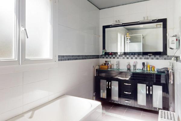 Septèmes-les-Vallons (13240) Maison T4 130m2 + T2 de 57m2 indépendant sur un terrain de 980m2