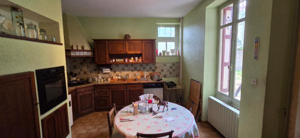 Belle maison de ville; secteur calme et agréable.