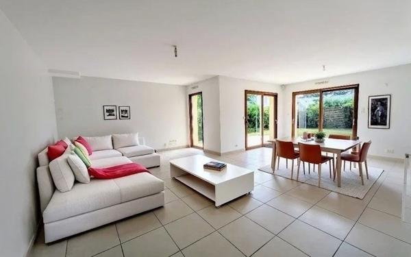 Maison à vendre    6 pièces •  Carquefou