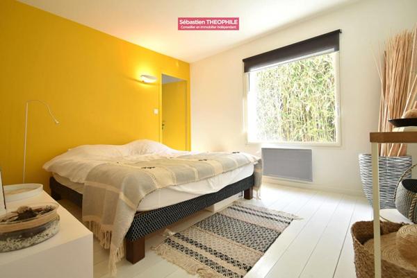 CHALLANS Maison d'architecte 206 m² de plain-pied avec piscine et jardin paysagé