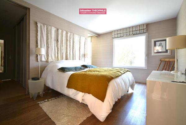 CHALLANS Maison d'architecte 206 m² de plain-pied avec piscine et jardin paysagé