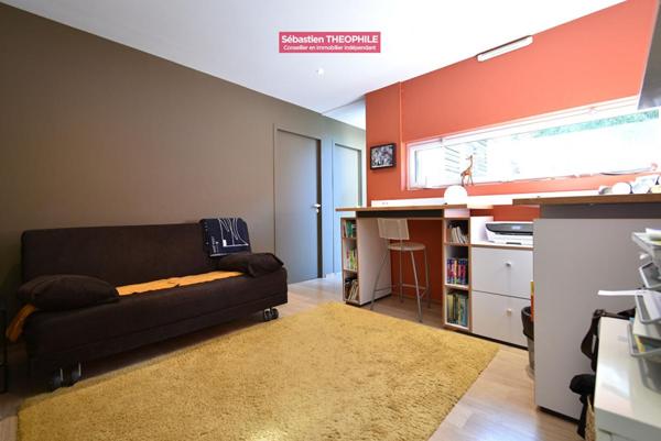 CHALLANS Maison d'architecte 206 m² de plain-pied avec piscine et jardin paysagé