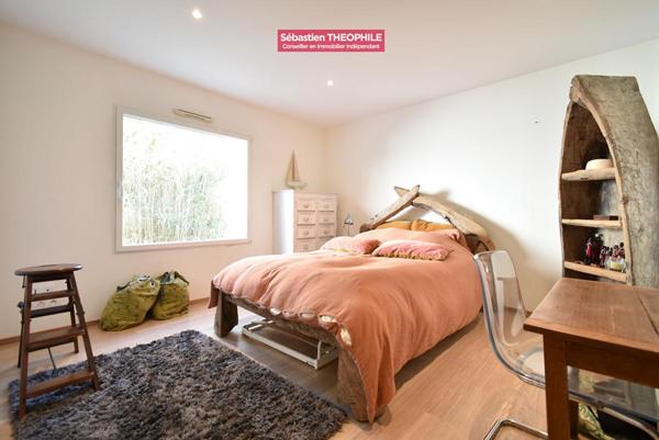 CHALLANS Maison d'architecte 206 m² de plain-pied avec piscine et jardin paysagé