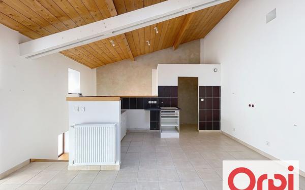 Immeuble à vendre    3 pièces • 151 m2 Saint-Donat-sur-l'Herbasse