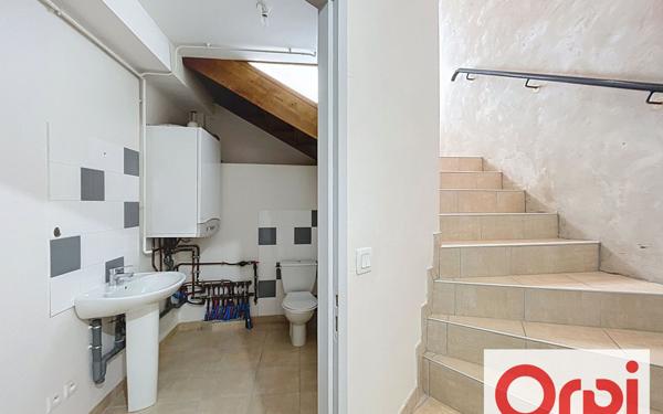 Immeuble à vendre    3 pièces • 151 m2 Saint-Donat-sur-l'Herbasse