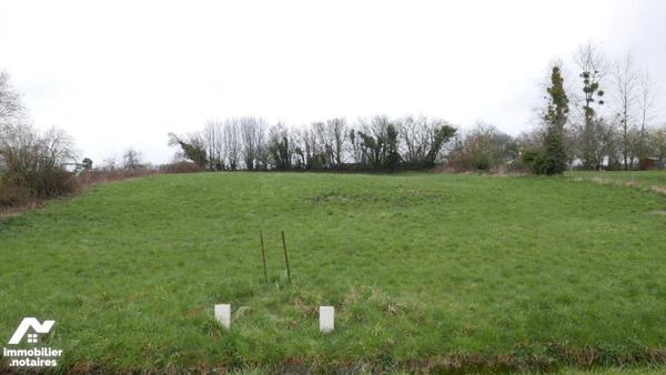 A VENDRE, entre RETHEL et CHARLEVILLE-MEZIERES, accès facile A34, à FAISSAULT, une parcelle de ...