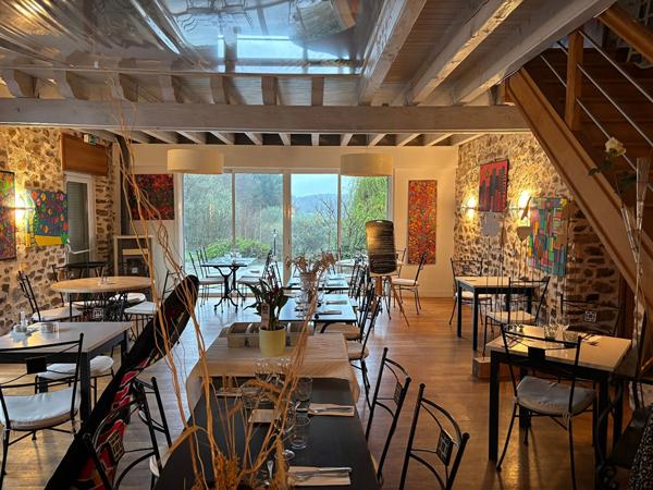 Local Commercial
         8 pièces
        - 250 m²