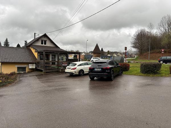 Local Commercial
         8 pièces
        - 250 m²