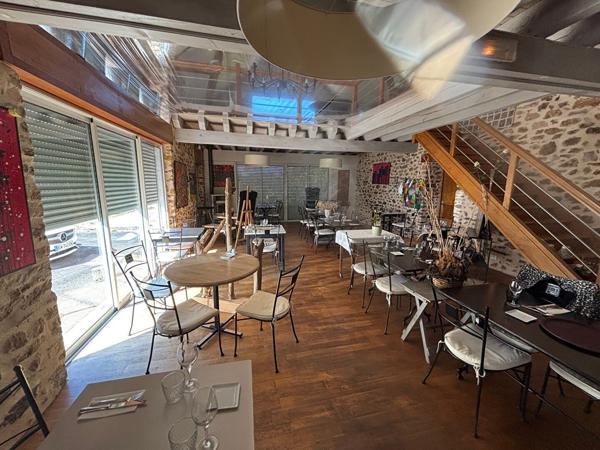 Local Commercial
         8 pièces
        - 250 m²