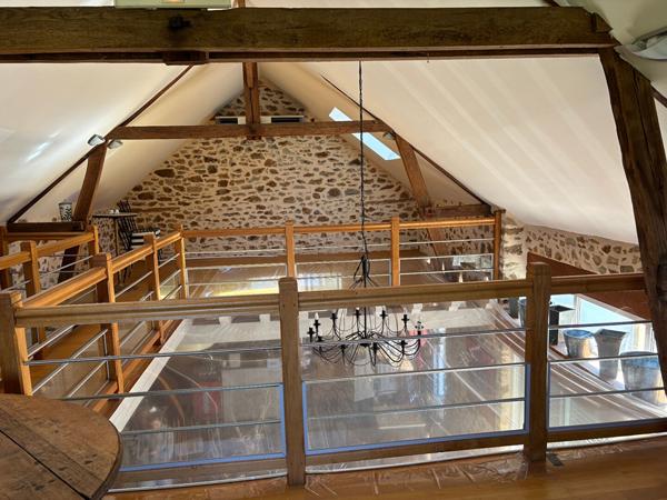 Local Commercial
         8 pièces
        - 250 m²