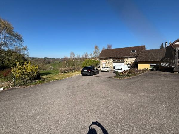 Local Commercial
         8 pièces
        - 250 m²