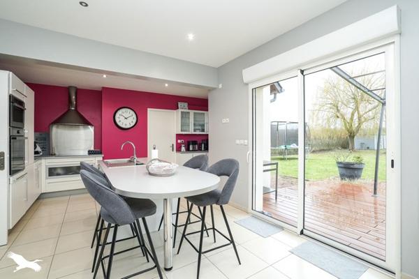 Maison à vendre |                                       Saint-Roch |                                        6 pièces  |  198 m²