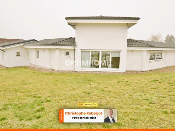 Inédit et rare sur le département: Maison de 220m2 en bois massif sur 2610m2 de terrain clos de murs