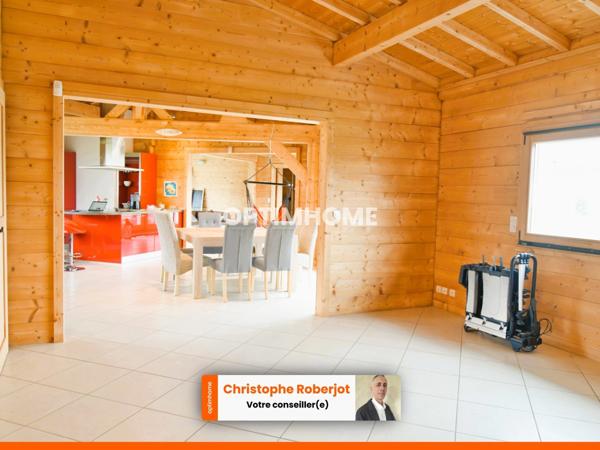 Inédit et rare sur le département: Maison de 220m2 en bois massif sur 2610m2 de terrain clos de murs