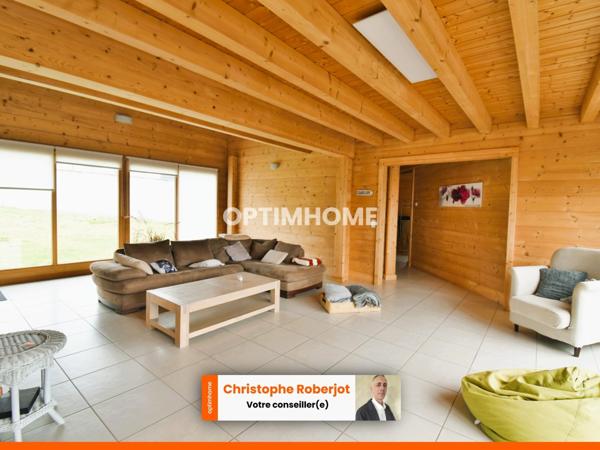 Inédit et rare sur le département: Maison de 220m2 en bois massif sur 2610m2 de terrain clos de murs
