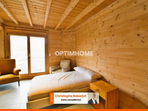 Inédit et rare sur le département: Maison de 220m2 en bois massif sur 2610m2 de terrain clos de murs