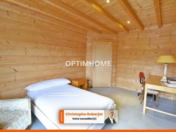 Inédit et rare sur le département: Maison de 220m2 en bois massif sur 2610m2 de terrain clos de murs