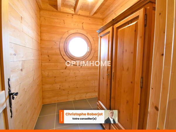 Inédit et rare sur le département: Maison de 220m2 en bois massif sur 2610m2 de terrain clos de murs