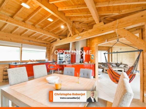 Inédit et rare sur le département: Maison de 220m2 en bois massif sur 2610m2 de terrain clos de murs