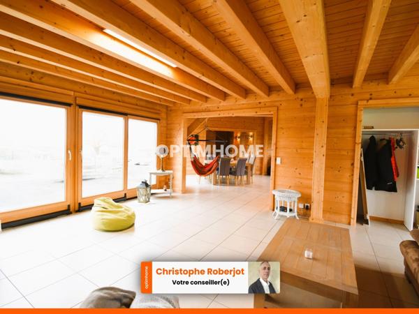 Inédit et rare sur le département: Maison de 220m2 en bois massif sur 2610m2 de terrain clos de murs