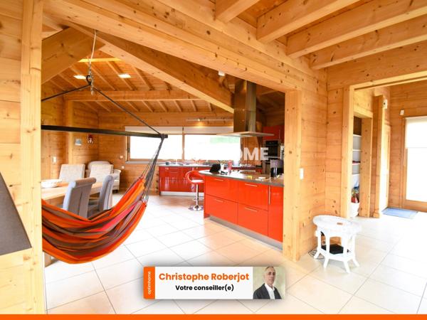 Inédit et rare sur le département: Maison de 220m2 en bois massif sur 2610m2 de terrain clos de murs
