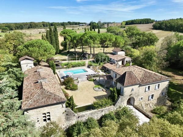 10 minutes de Marmande — Demeure du XVIIe siècle restaurée avec second logis, piscine et pigeonnier