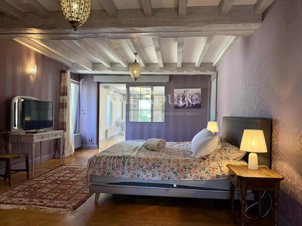 10 minutes de Marmande — Demeure du XVIIe siècle restaurée avec second logis, piscine et pigeonnier