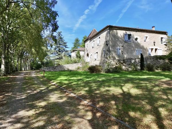 10 minutes de Marmande — Demeure du XVIIe siècle restaurée avec second logis, piscine et pigeonnier