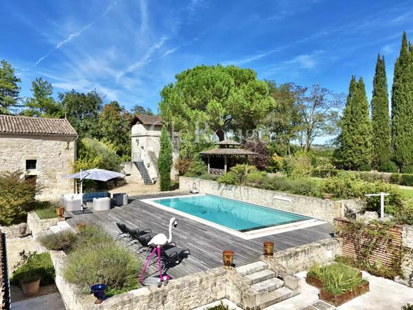 10 minutes de Marmande — Demeure du XVIIe siècle restaurée avec second logis, piscine et pigeonnier