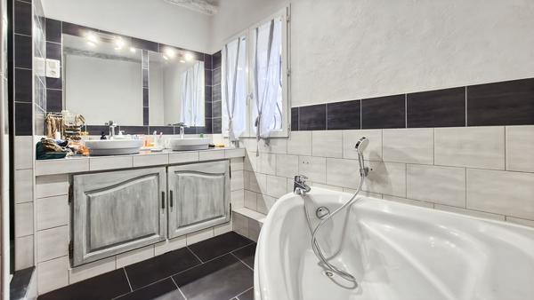 BARBENTANE - Maison de village rénovée 140 m2