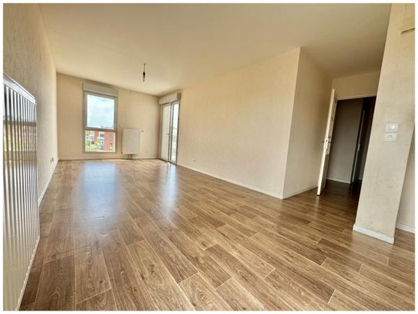 T3 balcon et place privative