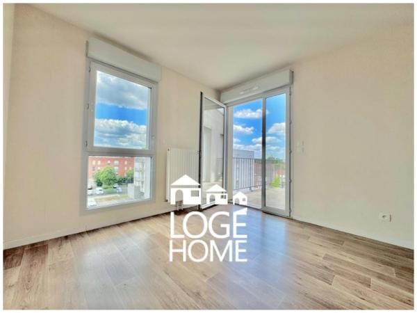 T3 balcon et place privative