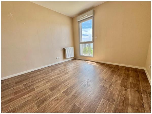 T3 balcon et place privative
