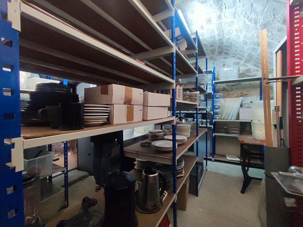 Belle grande cave saine