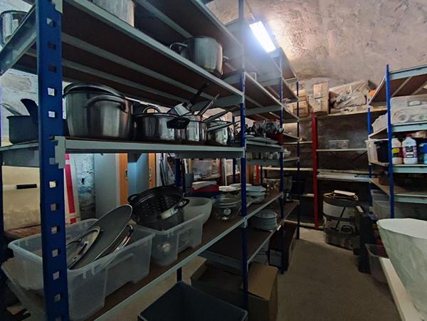 Belle grande cave saine