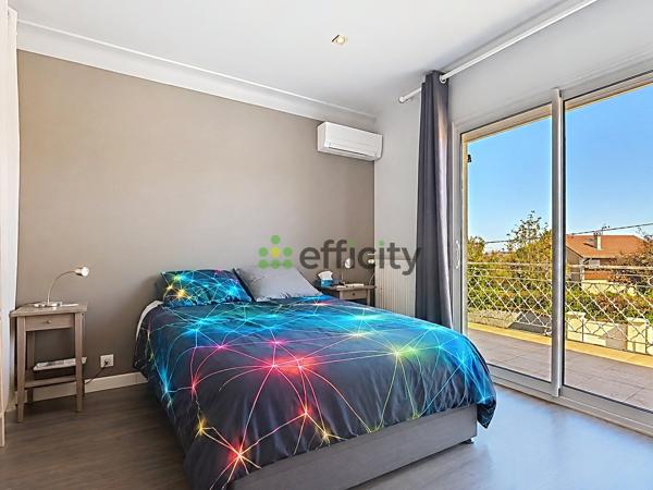 Maison
         5 pièces
        - 148 m² Exclusivité 395 000 € *