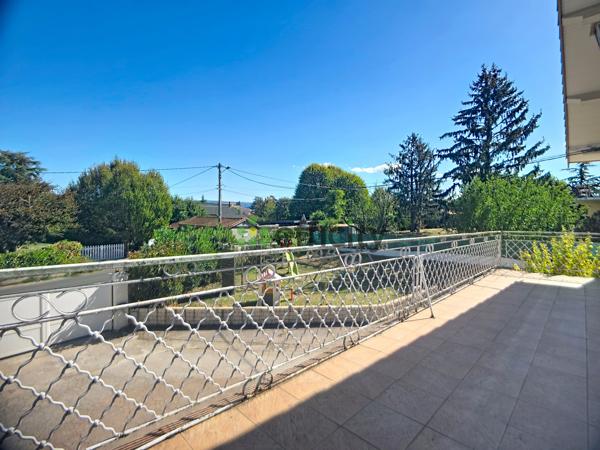 Maison
         5 pièces
        - 148 m² Exclusivité 395 000 € *