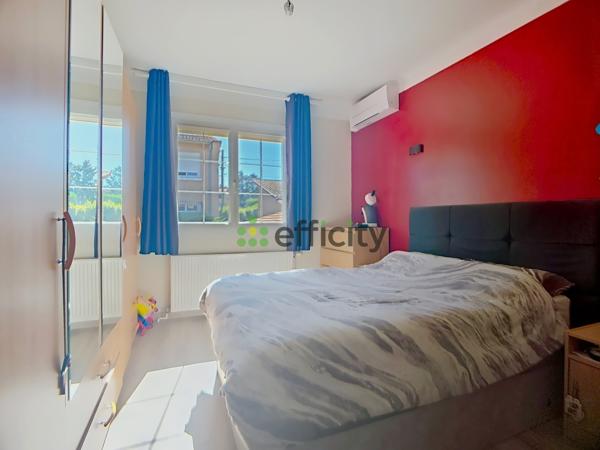 Maison
         5 pièces
        - 148 m² Exclusivité 395 000 € *