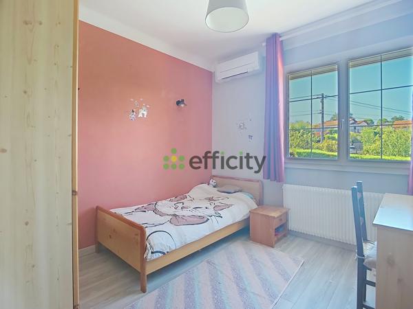 Maison
         5 pièces
        - 148 m² Exclusivité 395 000 € *